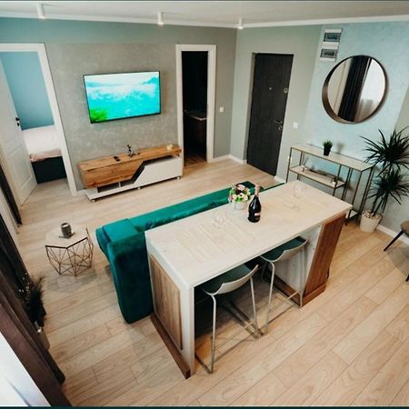 Studio 76 Apartment Onesti Luaran gambar