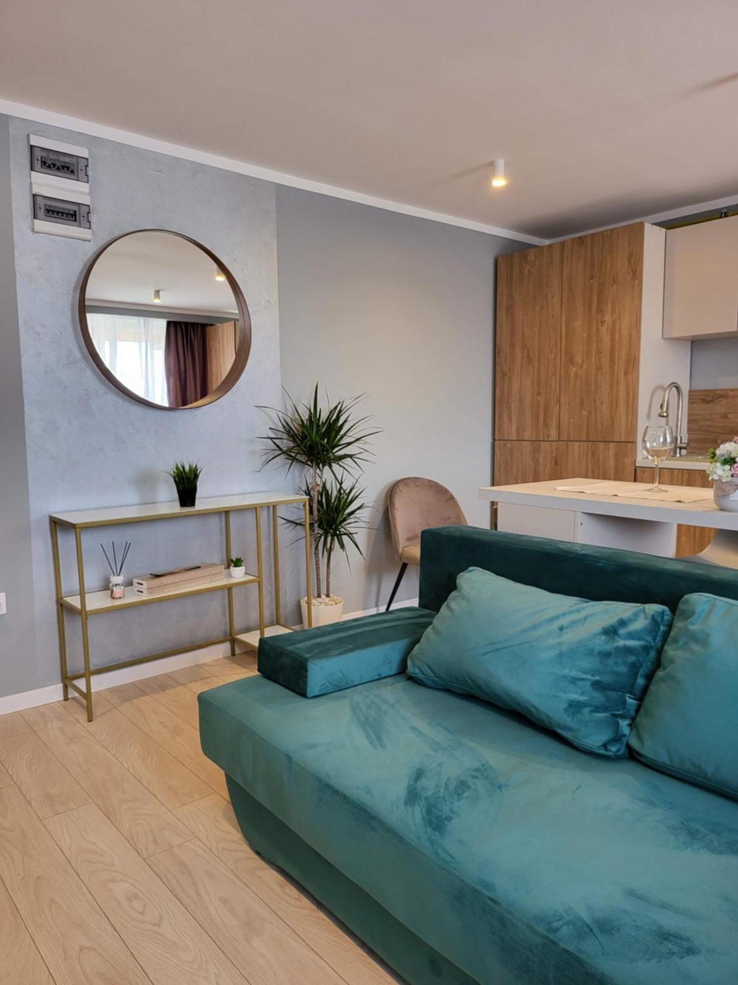 Studio 76 Apartment Onesti Luaran gambar