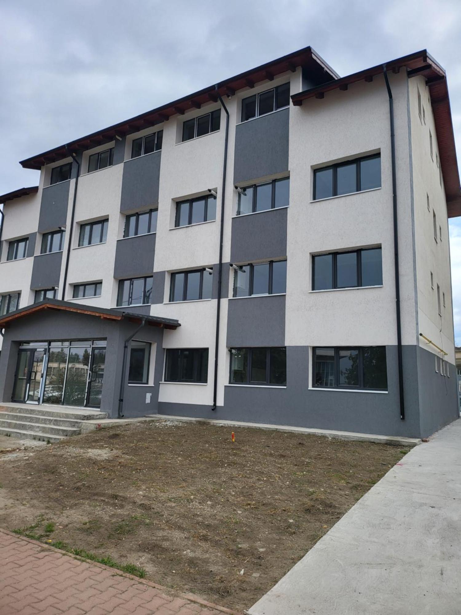 Studio 76 Apartment Onesti Luaran gambar